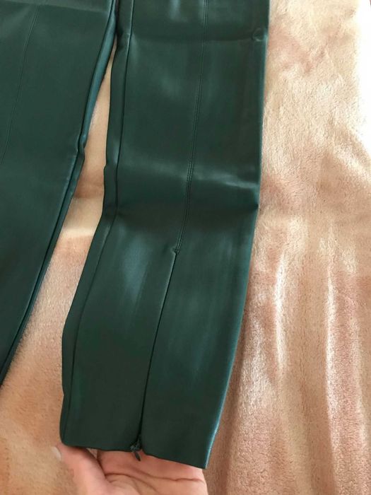 Pantaloni Zara, marimea XS, noi, culoare verde kaki