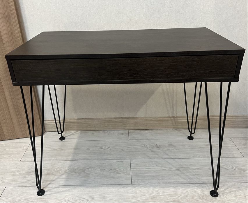 Туалетный / консольный столик