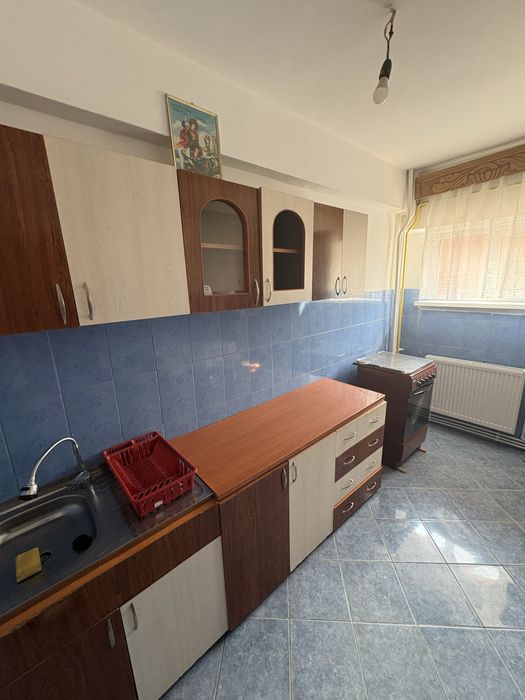 Inchiriez apartament