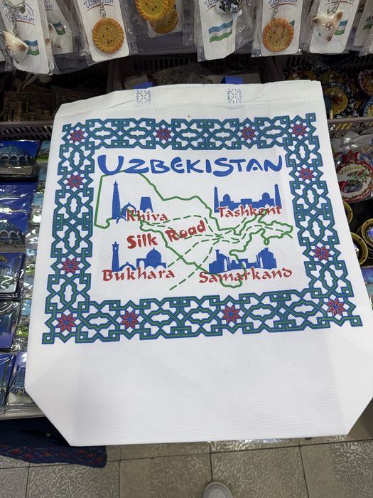 Yong‘oq daraxtidan qo‘lda ishlangan laganlar