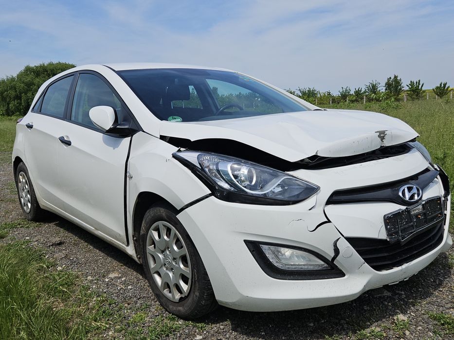 Hyundai i30 1.4i 2013 Benzina Euro 5 Hatchback  Avariat