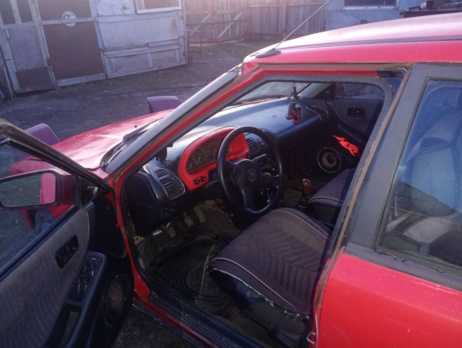 Продам mazda 323F