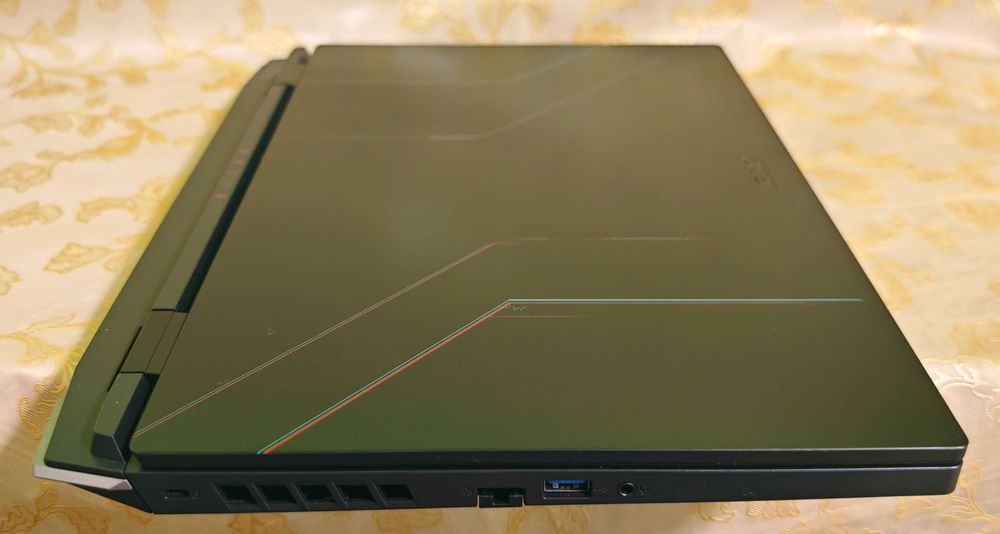 NVidia RTX 4060 8GB/Intel Core i7-12650H/16GB RAM/1024GB SSD/15.6 144hz FHD+ IPS/Acer Predator Nitro 15 rgb keyboard gaming laptop геймърски лаптоп