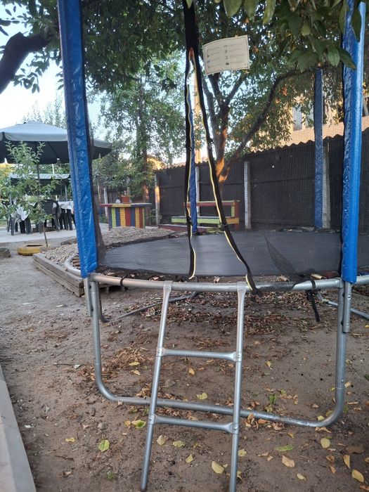 Vând trambulină  in  stare foarte bună