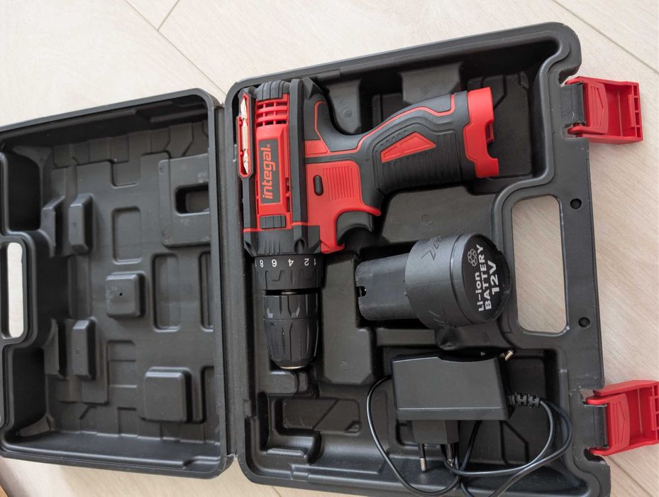 Masină de găurit şi înşurubat  (Noua)