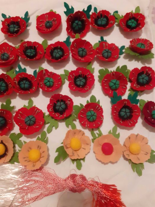 Mărțișoare tip broșă facute din fetru. Realizate manual.