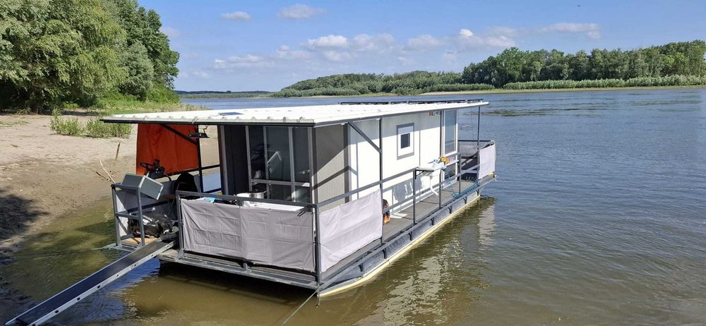 Vand catamaran autopropulsat 6 persoane inmatriculat.