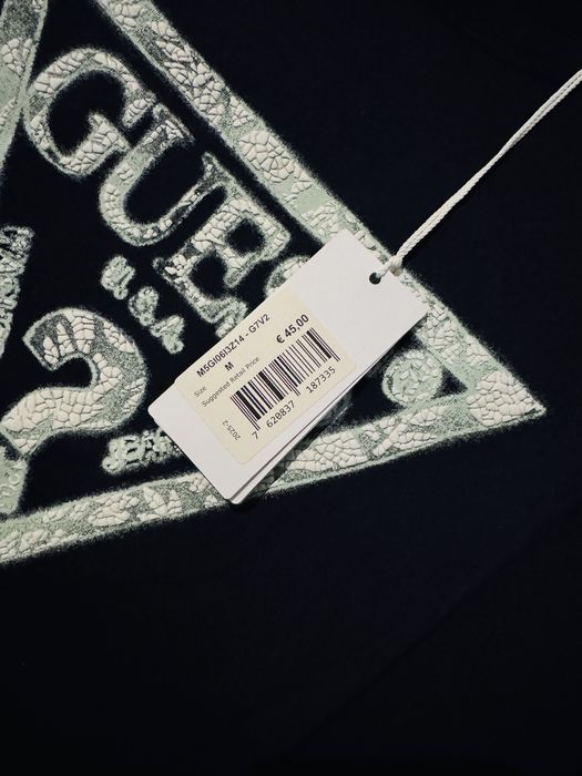Нова тениска GUESS