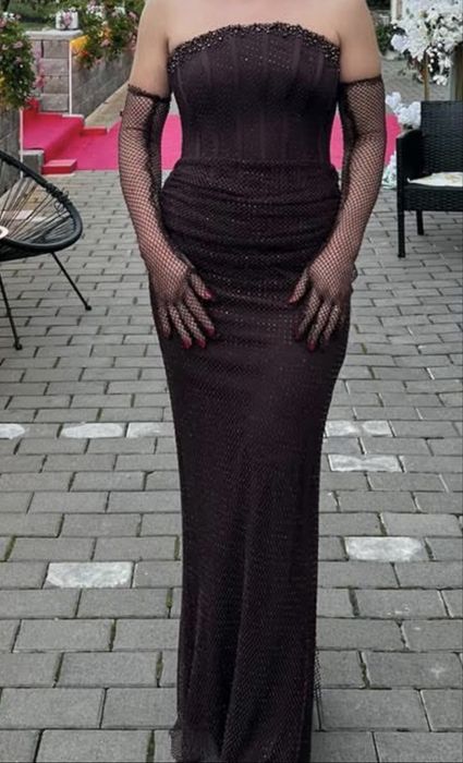Rochie elegantă tip sirenă, cu corset structurat