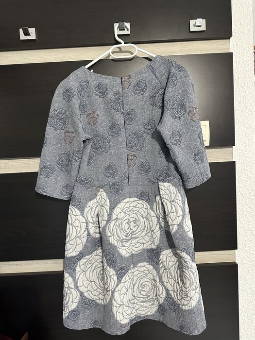 Рокля в два цвята.