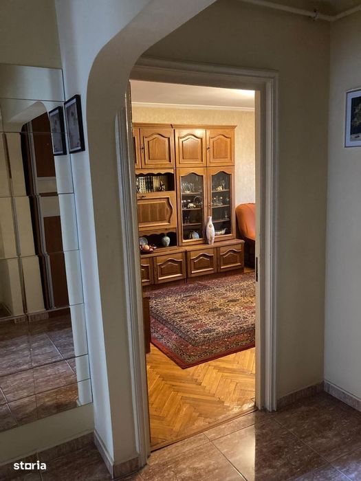 Ap. 3 camere decomandat, zona Dacia–73mp, centrală proprie, 2băi, boxă