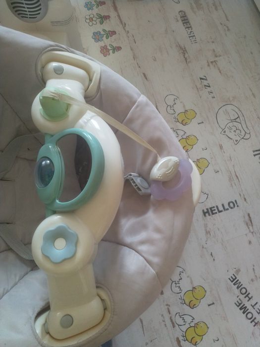 Страхотна бебешка люлка-шезлонг + подарък пуф