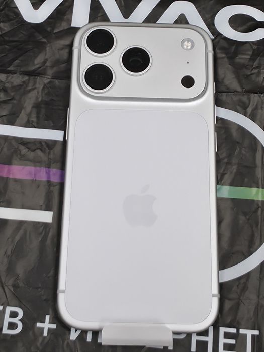 КАТО НОВ 512GB iPhone 17 Pro Гаранция Vivacom 2028 Silver | Бял