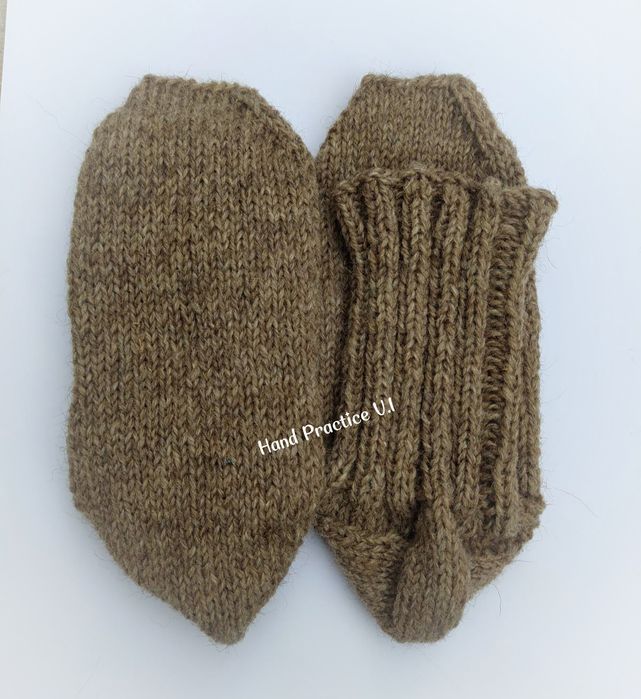 Вълнени ръчно плетени чорапи