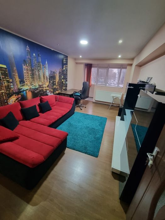 Închiriez apartament cu 2 camere