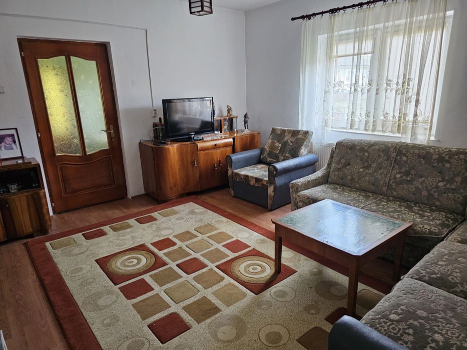 Casa de vanzare individuala .