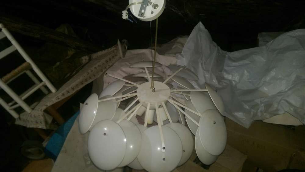 Lustră modernă cu mai multe dulii