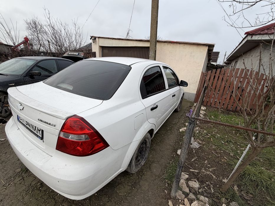 Vând Chevrolet Aveo