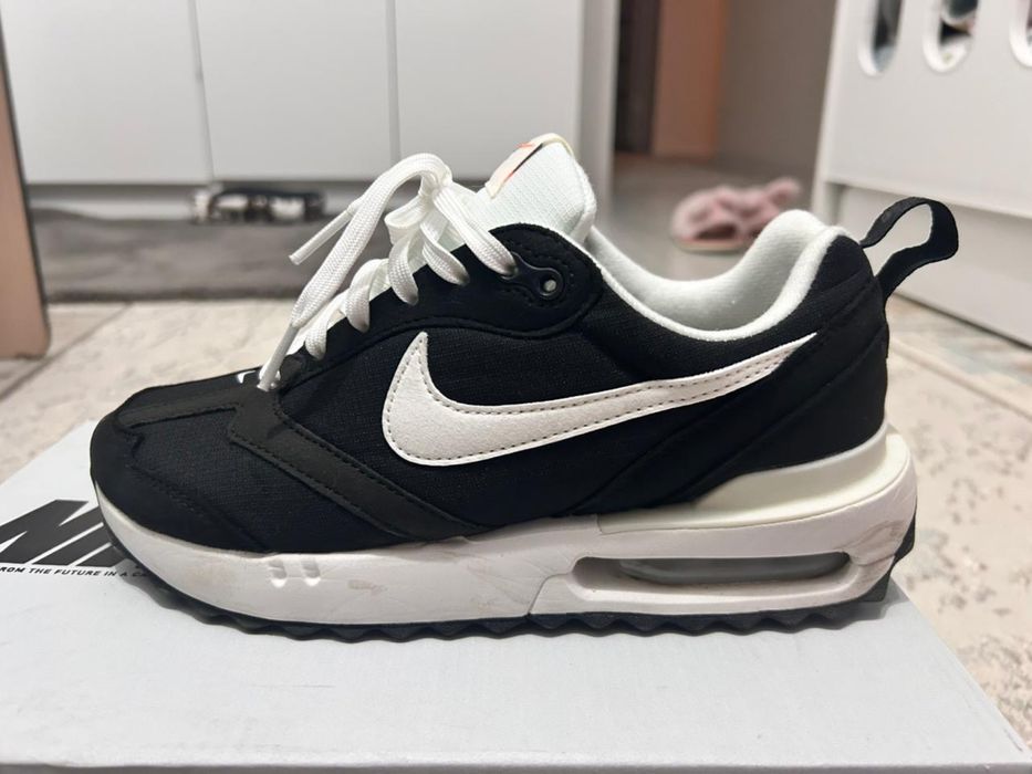 Кроссовки фирма Найк