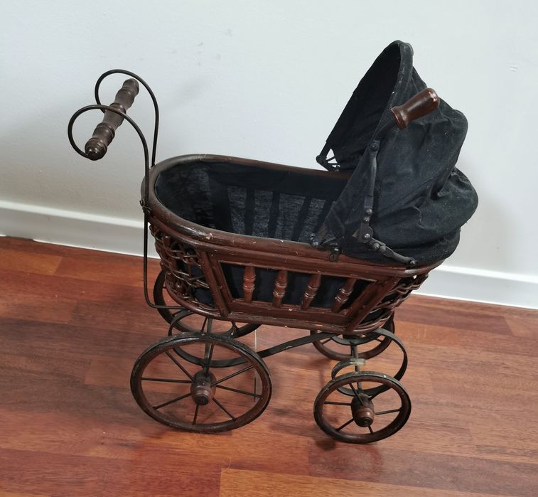Carucior papusi vintage