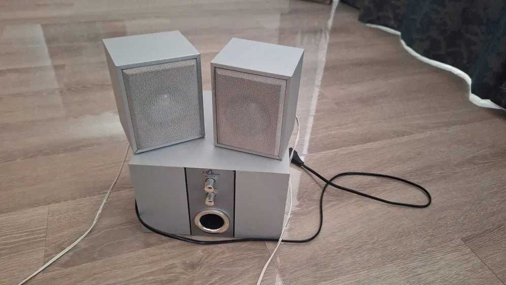 Sistem audio 2.1 cu iesire AUX