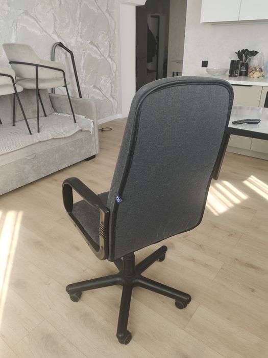Кресло офисное рабочее