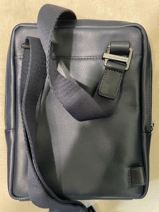 НОВО! PIQUADRO  мъжка чанта за през рамо