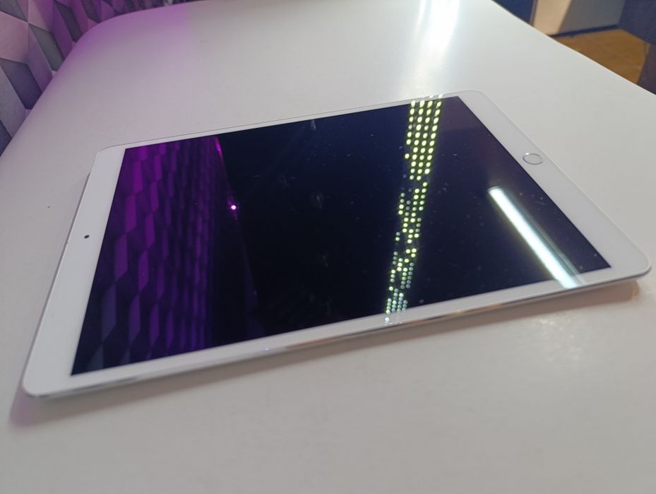 Tableta Apple ipad pro 10.5 256 gb cu ultimul soft fără cont impecabila