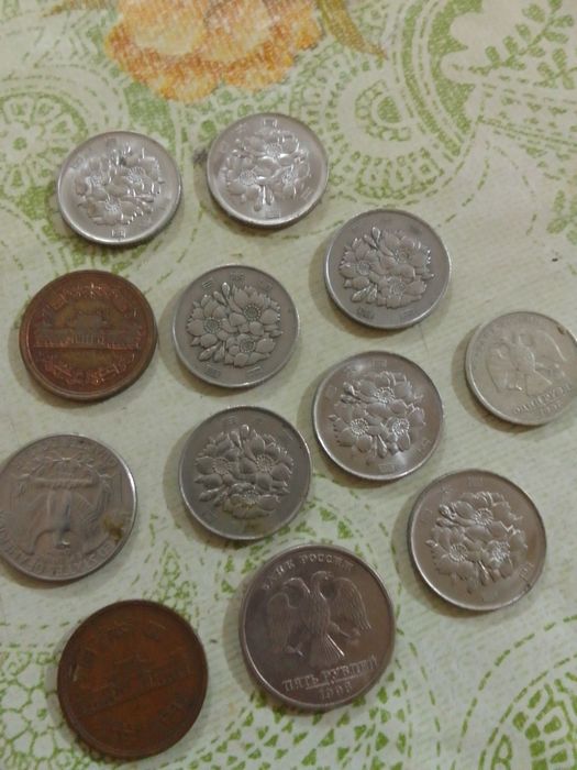 Продам недорого манеты