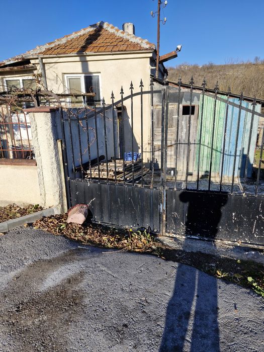 Продава се Къща в Суворово - 2300 кв.м за 48 €/кв.м - Снимка #2