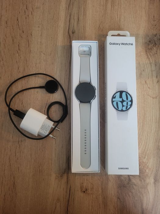 Samsung watch 6 и зарядно към него