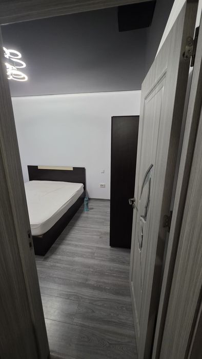 Apartament cu 2 camere de inchiriat, curte și loc de parcare inclus!