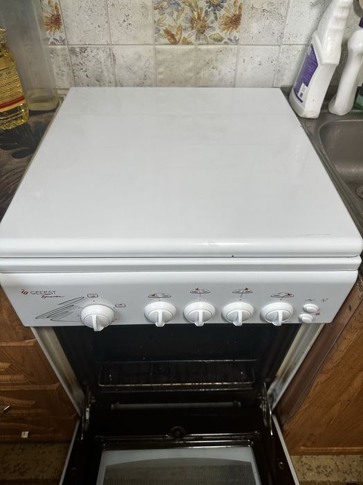 Продам газ плиту