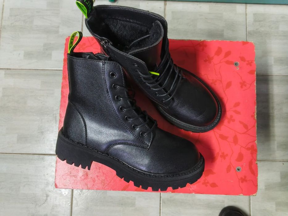 Продам женскую обувь