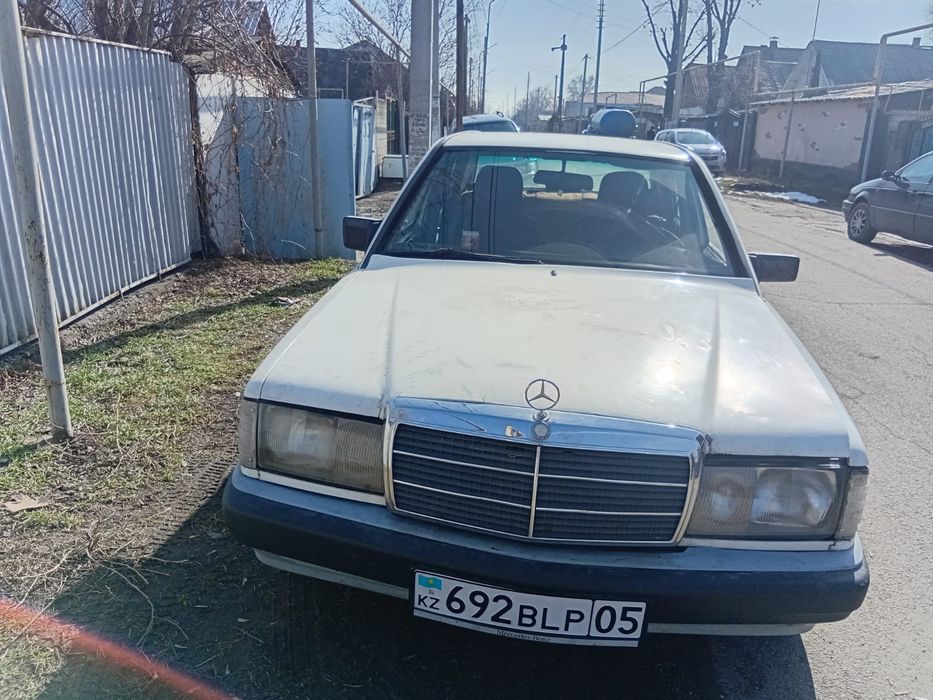 Продам машину Мерседес 190