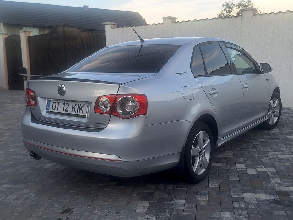 VOLKSWAGEN Jetta 2010 — imagine 5