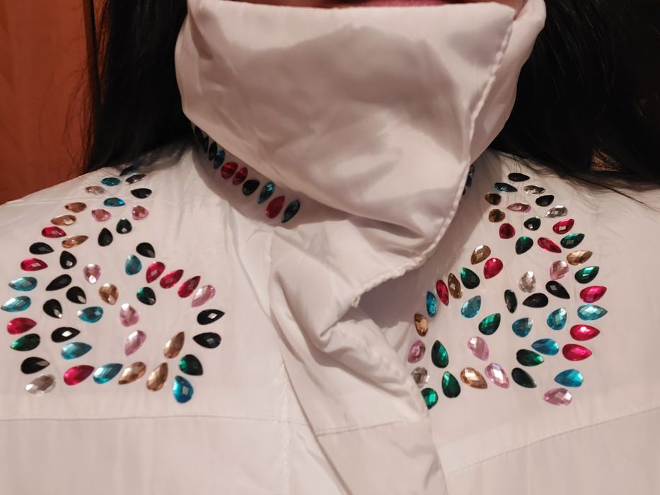 Продам новую куртку на девочку