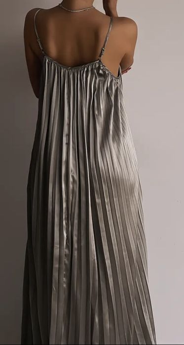 Дамска      рокля