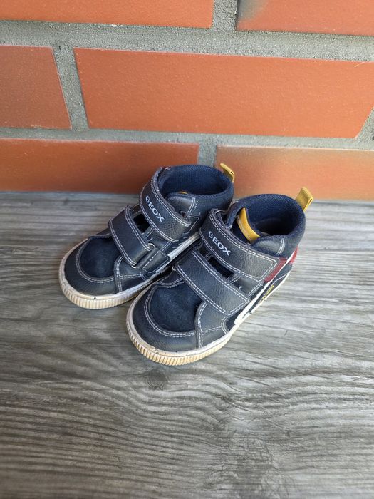 Продам детские ботинки geox.