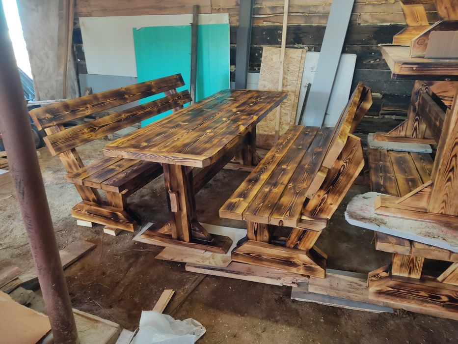 Продам комплект: стол и скамейки