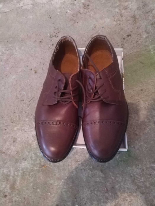 Нови мъжки обувки