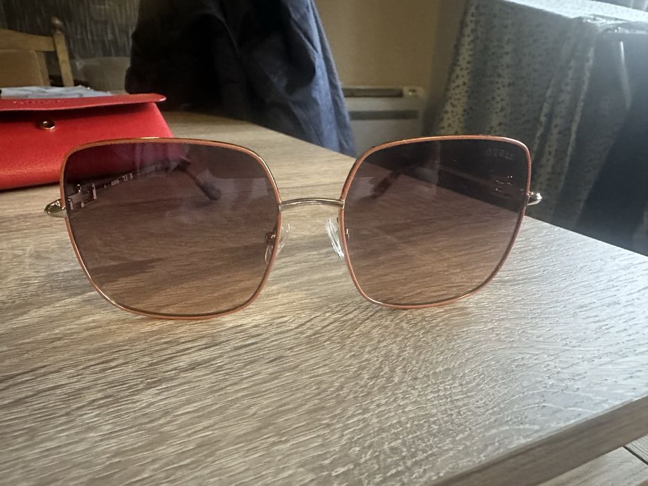 Слънчеви очила Guess