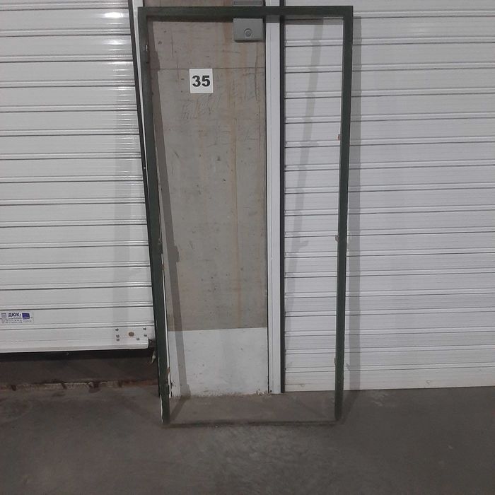 Метална  входна врата заедно с рамката