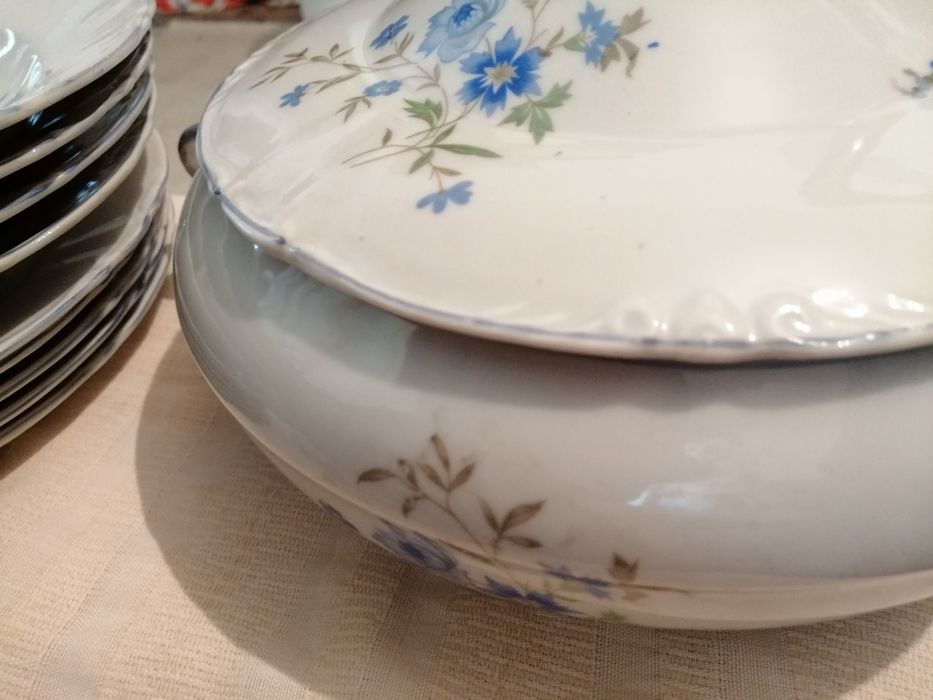 Част от български сервиз.