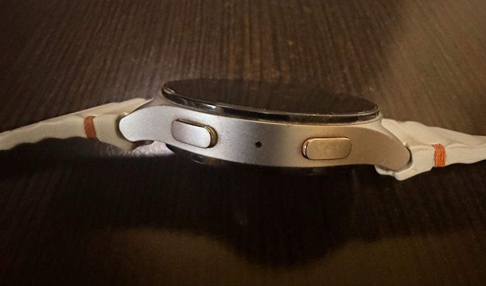 Galaxy Watch 7 LTE eSIM + 3в1 зарядна станция + пълен комплект