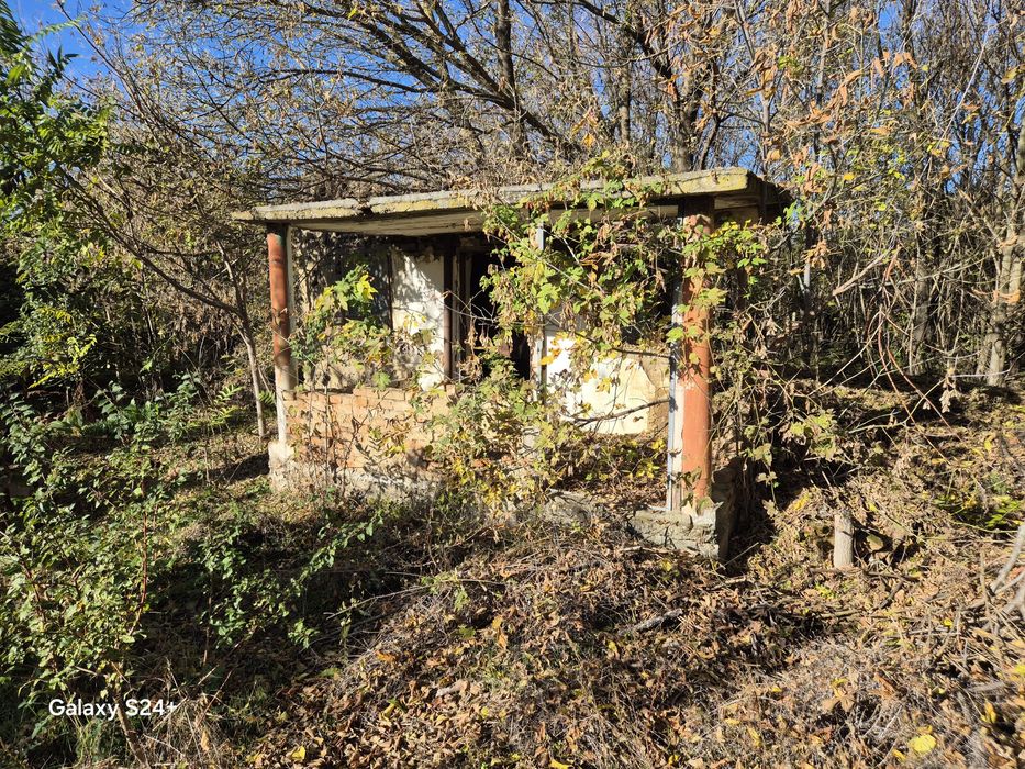 Стара къща и лятна кухня общ имот 1430кв.м. на асфалтирана улица !!!