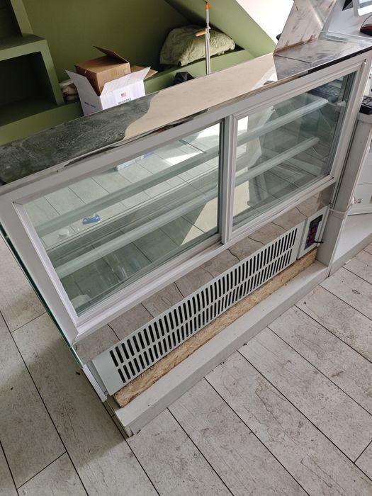 Витринный холодильник