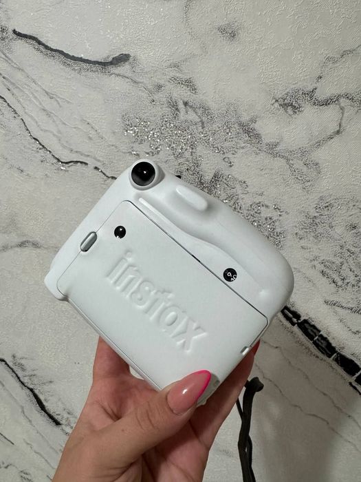 Фотоаппарат instax