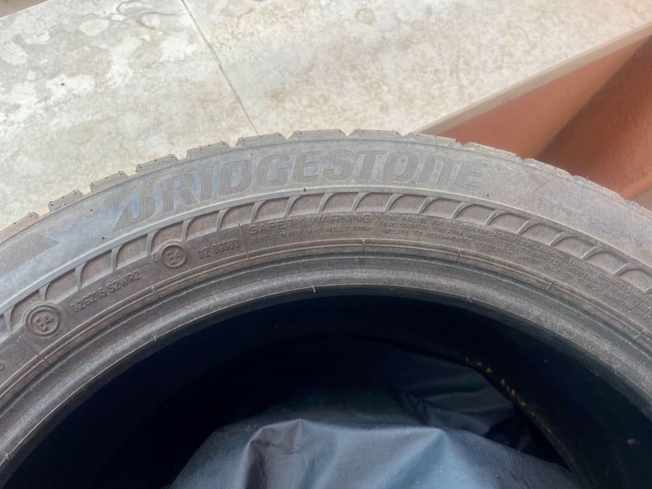 Зимни гуми Bridgestone 225/50/17 (на малко километри)