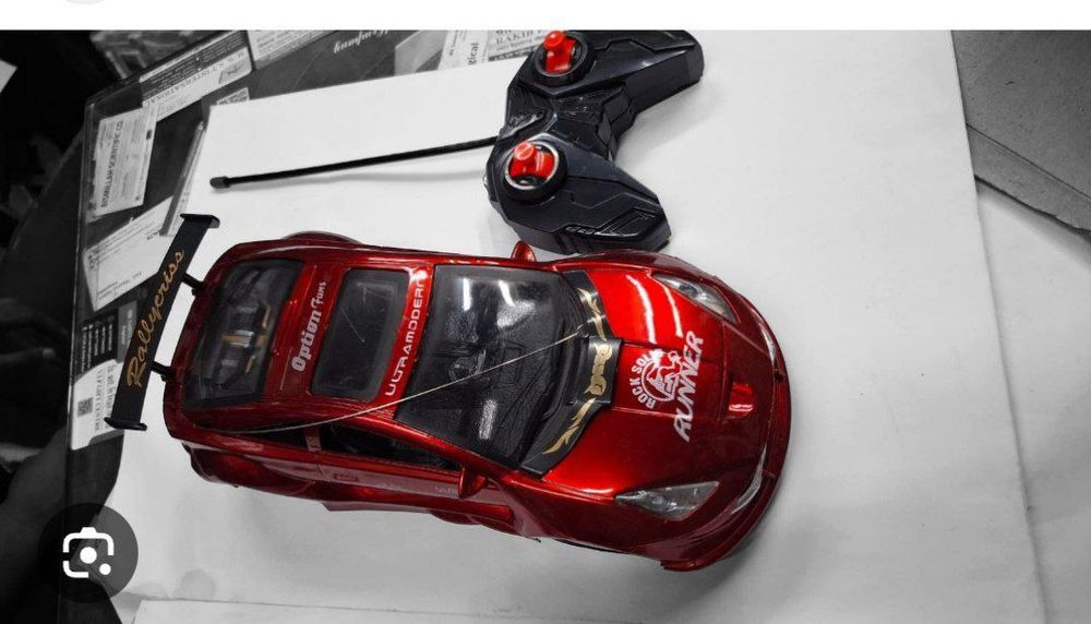 Машина на радиоуправлении спортивная — красная модель